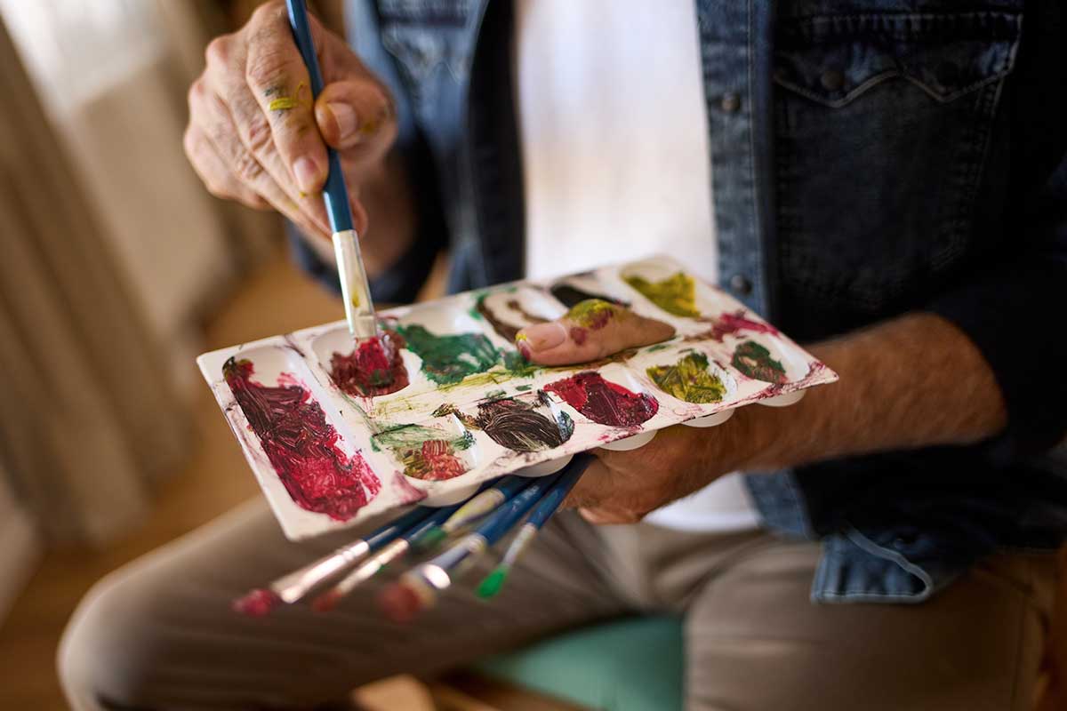 man painting art therapy